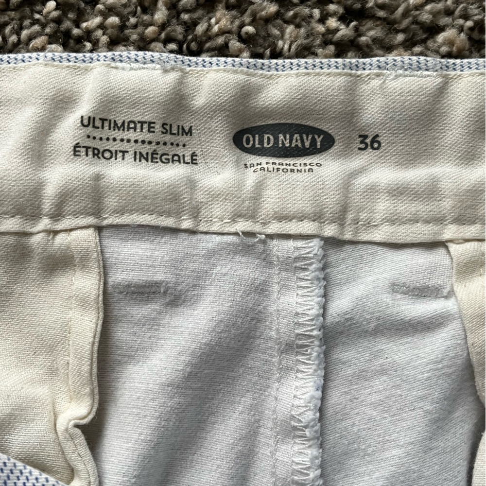 Old Navy Men's Light Gray Flat Front Shorts - Picture 4 of 7
